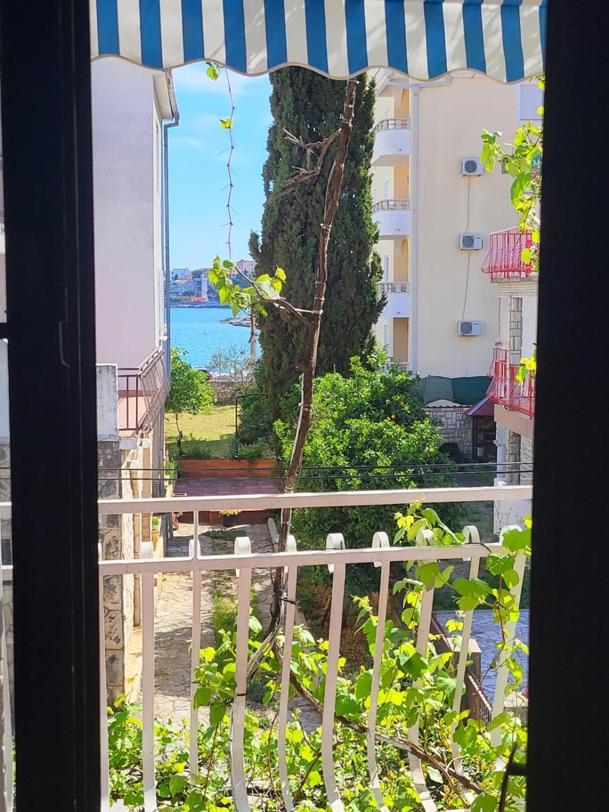 Apartment Bunjo'S Beach House Trogir Exteriér fotografie